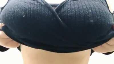 Do you like how they bounce? (OC)