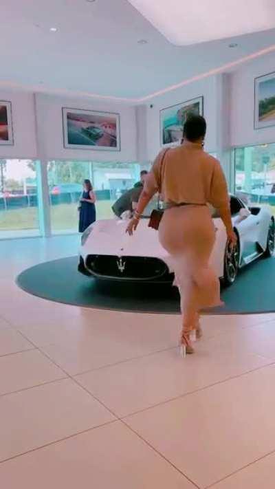 Hey look, that must be dat new MC20 McFeraseratighini!