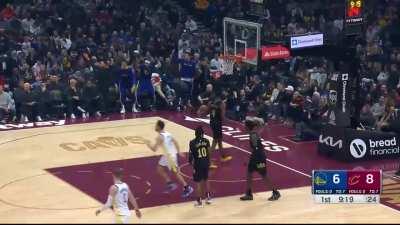 [Highlight] Jordan Poole opens 3 for 3 from deep, reaching 500 triples for his career!