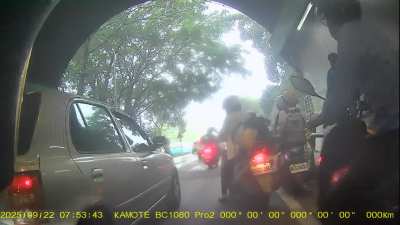 [oc] No way I'm getting even a little wet, fuck the entire tunnel behind me