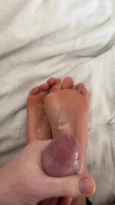 Cumshot on my soles