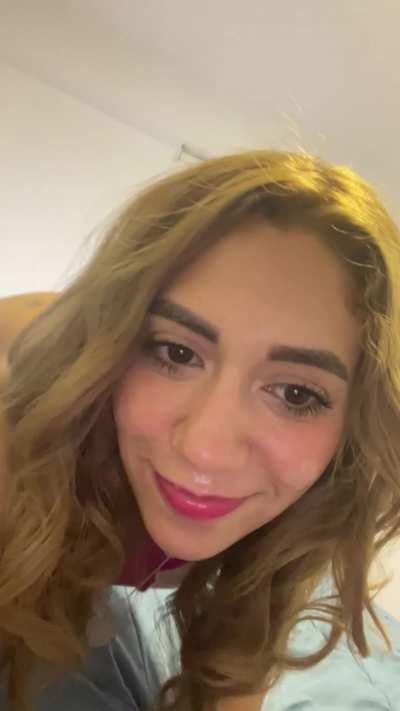 The pretty girls deserve to be given daily facials 😏