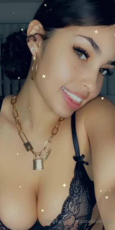 GET HER FOLDER ⬇️⬇️⬇️