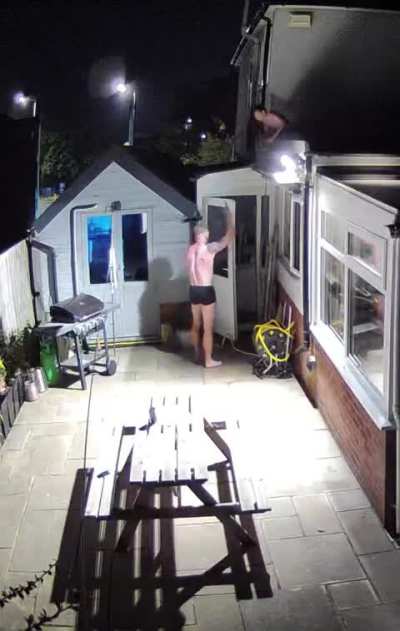 (OC) The now viral video of me confronting an intruder on my roof U.K