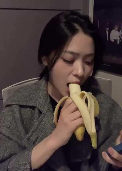 ITZY - Ryujin banana