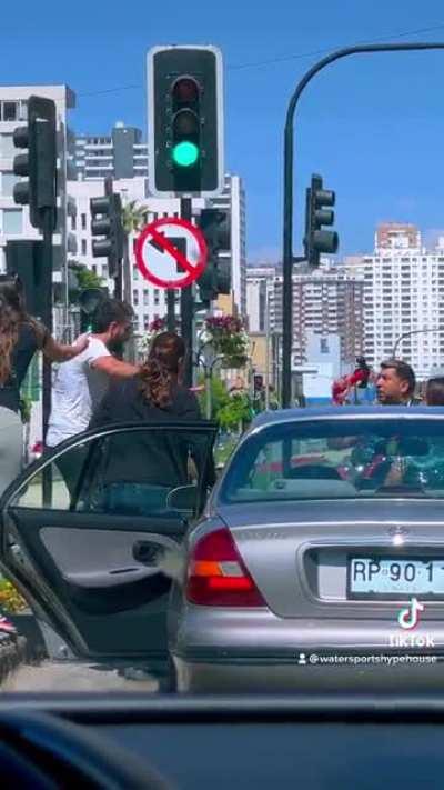 A normal Tuesday road rage in Chile