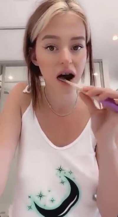 Let them jiggle 😍😍💔 godd dammmnnnn