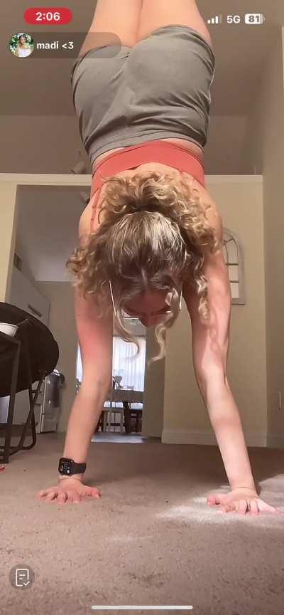 Hand stand slip