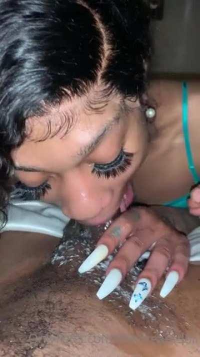 Tranny Giving Great Head 😍