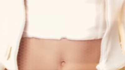 Milla Jovovich’s belly button in Ultraviolet