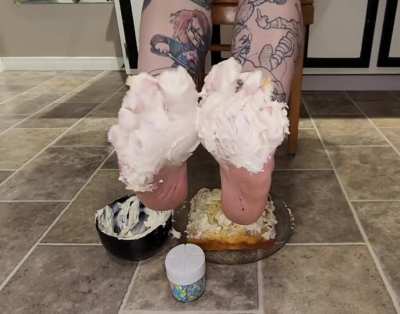 Just the icing on the feet 🎂