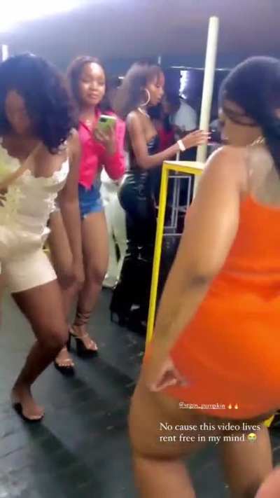 queen of big booty in africa 🧡