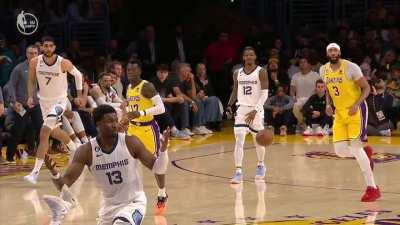 [Highlight] Austin Reaves gets called for the foul on Jaren Jackson Jr. for just standing there