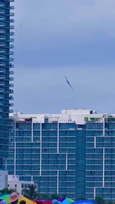 B-2 flying low over Miami Beach [Video]