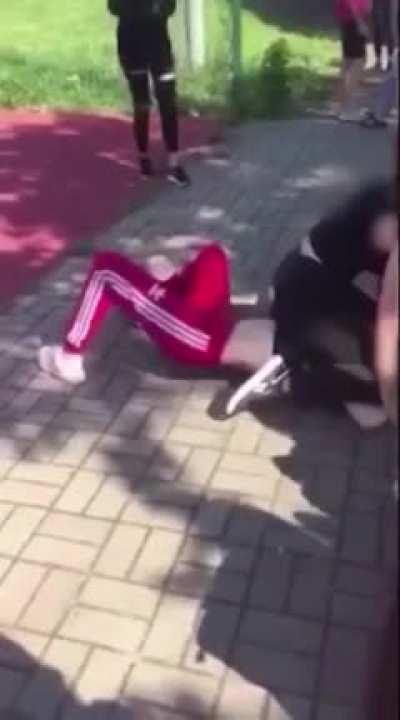 Polish girl humiliates opponent during fight and celebrates while sitting on her face