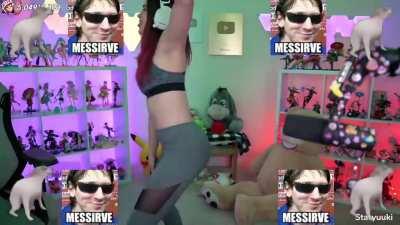 ella mueve el culo pa que se lo gozen 🎶