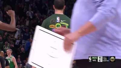 [Highlight] Jrue Holiday beats the 3rd quarter buzzer from beyond halfcourt