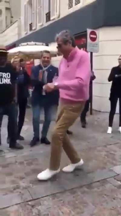 notre balkany national qui tape la danse sur djomb, quel bel homme.
