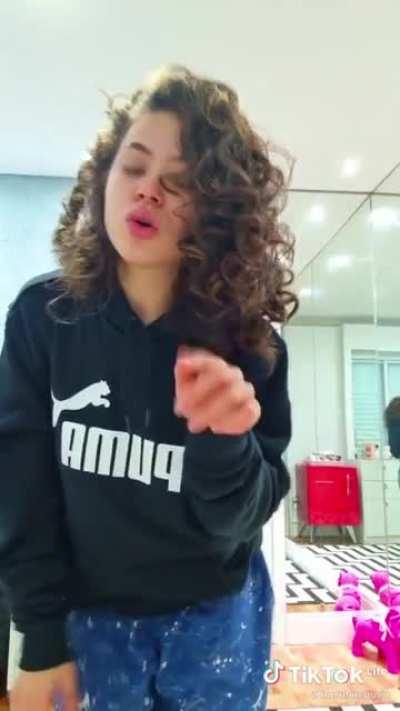 Dancinha (vídeo da conta secundaria dela)