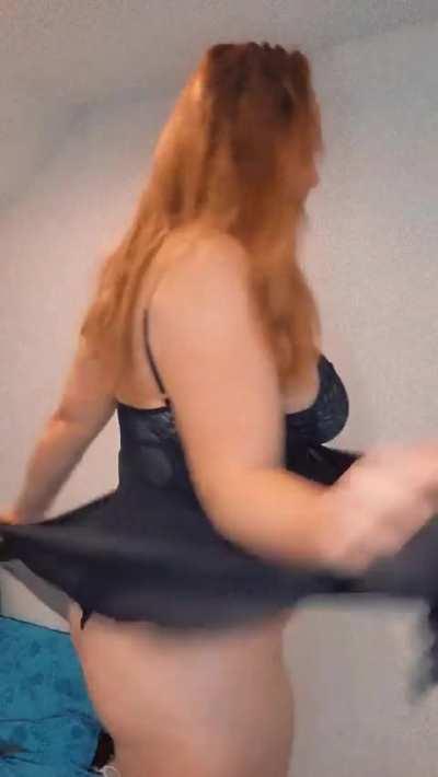 Bin ich die Milf von der du nachts träumst?