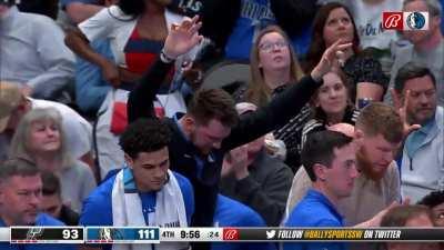 [Highlight] Justin Holiday hits his 4th three of the game + Luka’s reaction