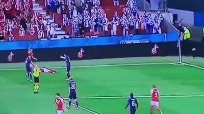 Eriksen sahada kalp krizi geçirdi.