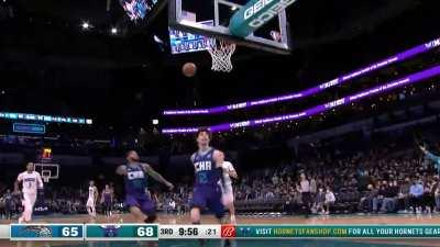 [Highlight] LaMelo loses Cole Anthony and hits the stepback three. LaMelo then gets the steal and throws the between the legs lob to Bridges for the slam!