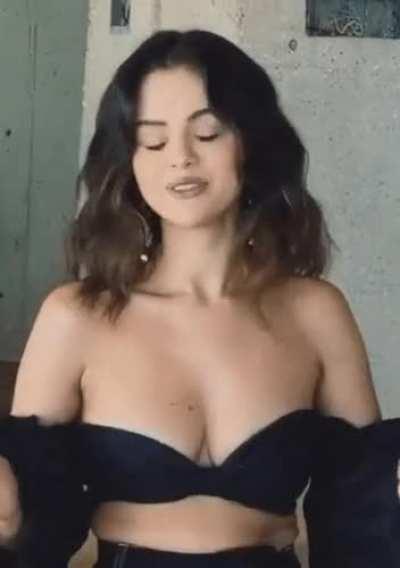 So fucking hot god damn