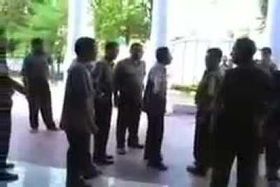 Unhappy with a court's decision man releases poisonous snakes 🐍