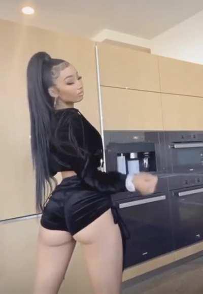 she makes my cock so hard! 🍑🍆