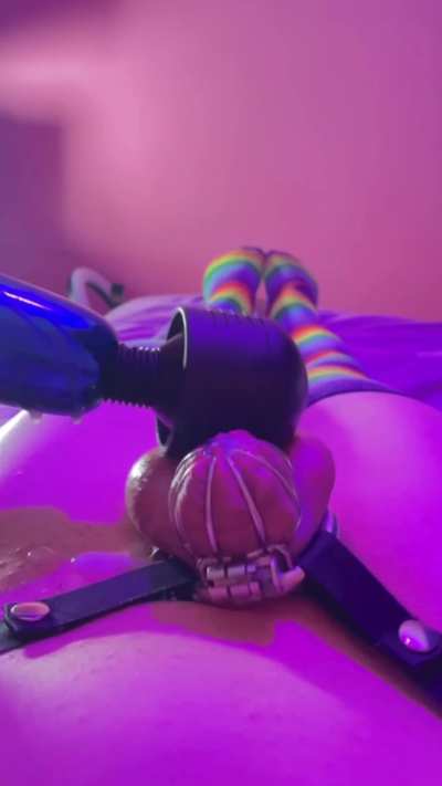 Did you know using a vibrator on your cage is one of the cutest ways to cum? 💞