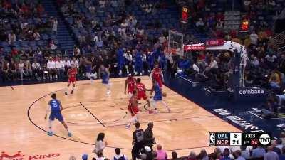 [Highlight] Luka Doncic makes a ridiculous pass for the triple as the NBA commentary drones on