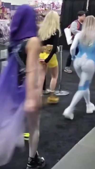 Como le comeria el culito😋