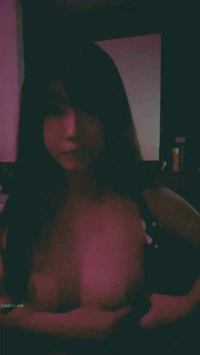 jvid model Mini makes a sextape