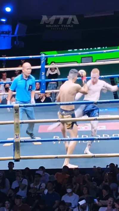 [SPOILER] [NSFW] Leg Break at Rajadamnern Stadium Tonight via Muay Thai Authority