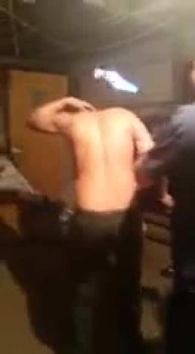 Russo cortando o cabelo é algo insano