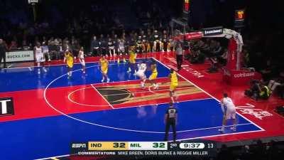 [Highlight] Giannis shows off the strength against Nesmith and throws it down