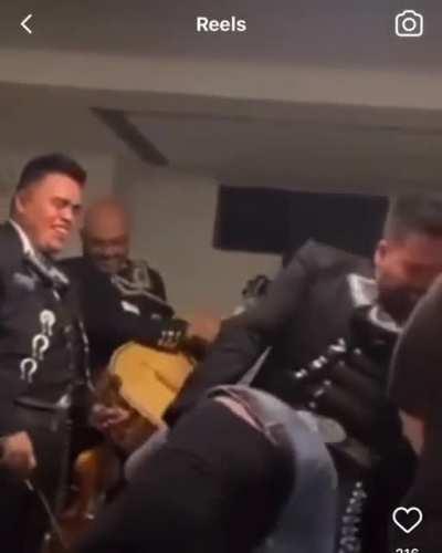 Los mods con sus puro pinche party