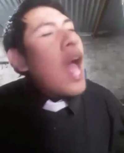 Noo0o padre que hace🥺😰