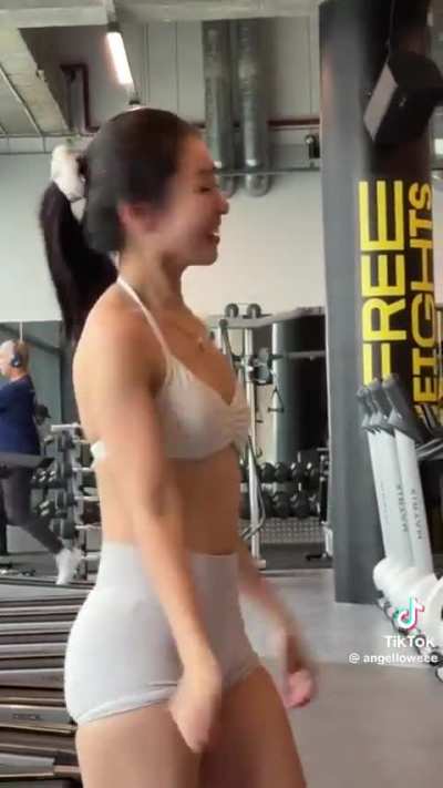 Her body is a turn on🍑🥵