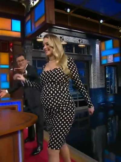 Jennifer Lawrence pregnant On Late Night