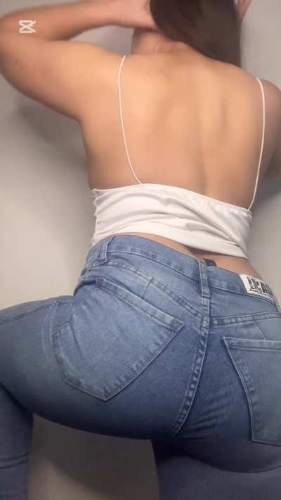 Do you want sniff my hot jeans ?💨