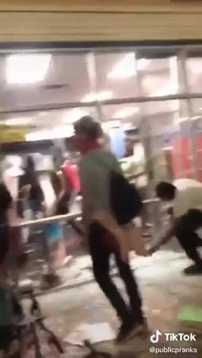 Gamestop store getting rammed by protesters in Minnesota!