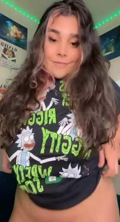 Raise your dick if you are into caramel Venezuelans💦