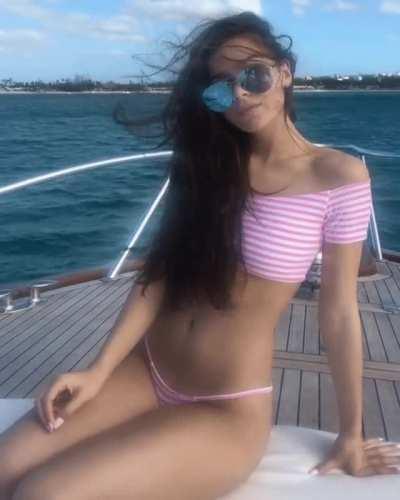 Hailee on a yacht | IG January 2017