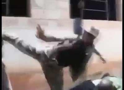 Hoca sınıftan 1 dakikalığına gidince sınıf: