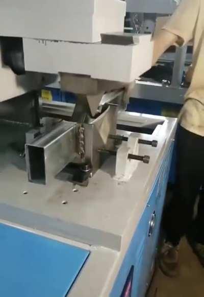 Making this letter L.