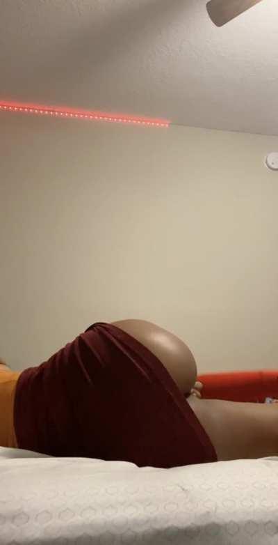 Velma rubs one out before bed