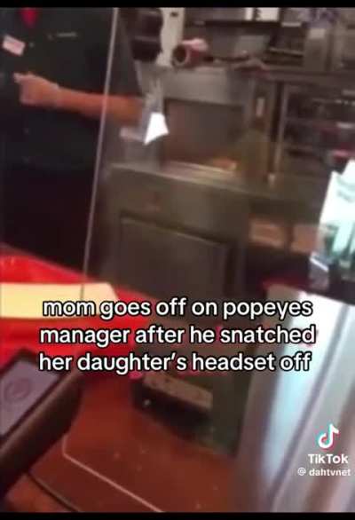 Mom comes to daughter's workplace to defend her