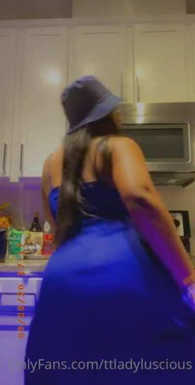 Everybody who’s contributed something will get the entire mega of everything I have of her. $TyroneF4 (cash app)...make sure you include your Reddit name if you want to chip in. If you’ve already sent me something message me so I know.